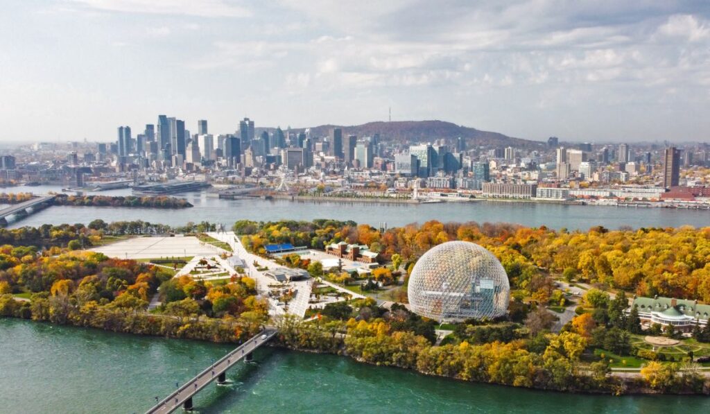 Mobile beauty care services for seniors in Montreal