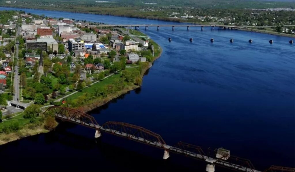 Mobile beauty care services for seniors in Fredericton