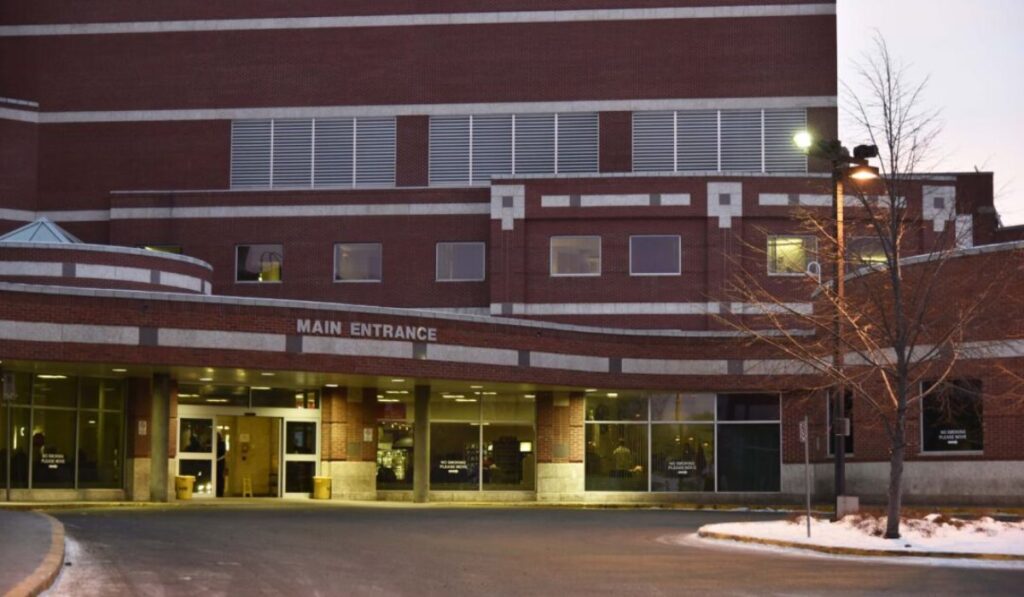 Mobile beauty care services for seniors in Regina