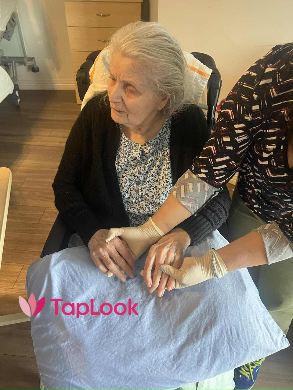 Customer Review Stories: A Detailed Review of TapLook Ottawa Mobile Manicure and Pedicure Service 3 Untitled design 2025 11 17T113602.302